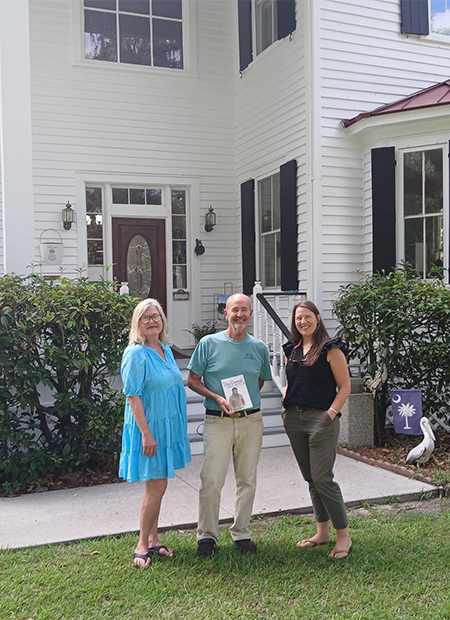Lynn Seldon poses with Peach Morrison and Keelie Robinson in front of the Frampton Plantation house, Yemassee, South Carolina